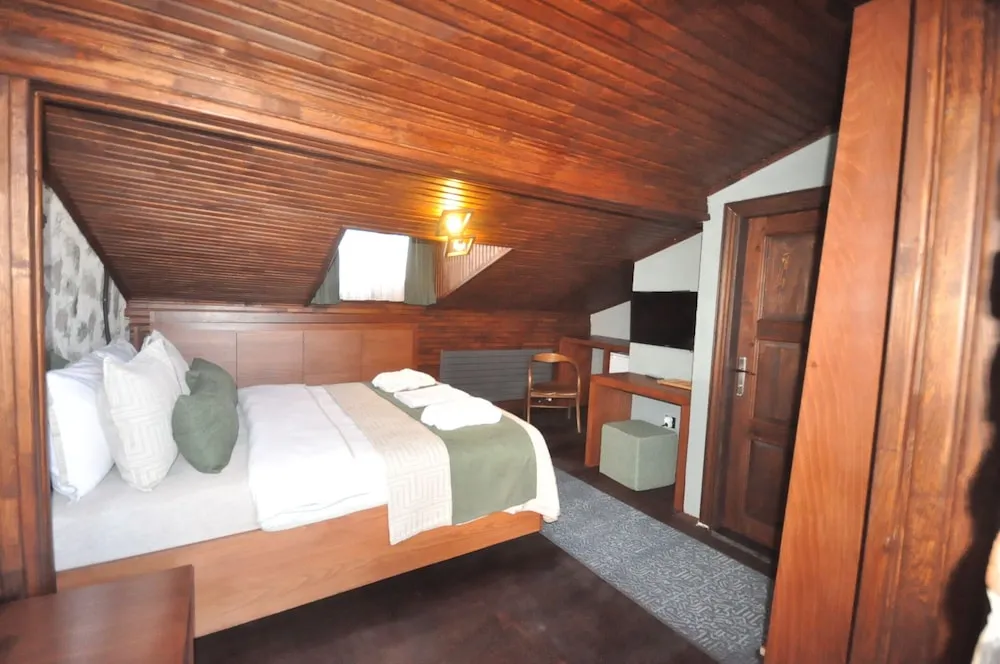 Comfort Çatı Katı Süiti (Penthouse), Göl Manzaralı