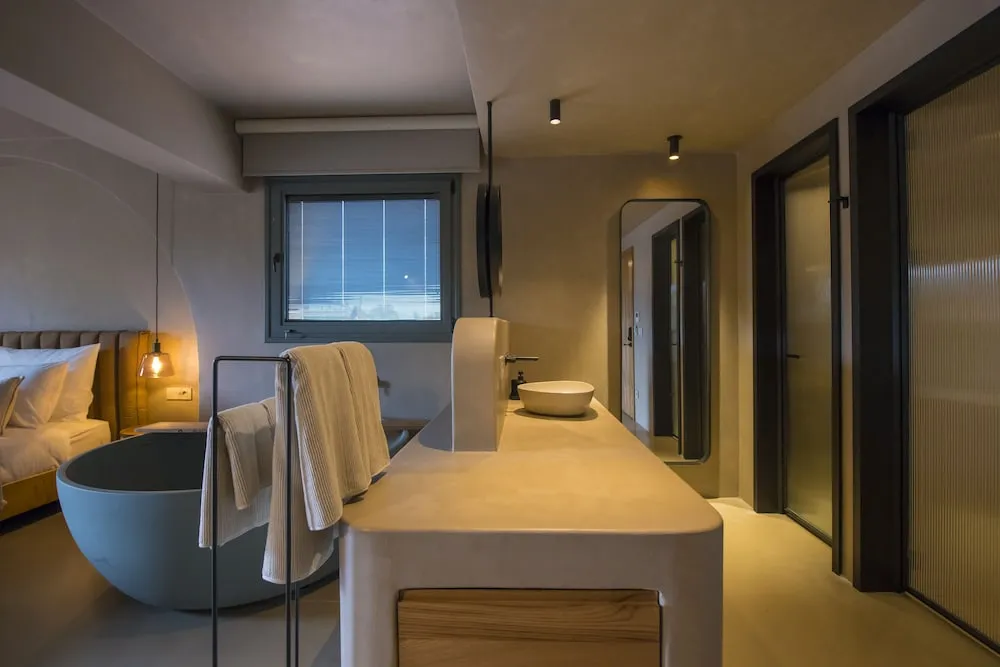 Deluxe Bathtub Room
