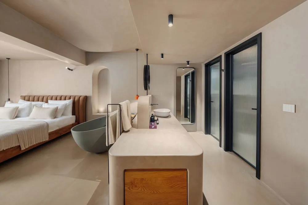 Deluxe Bathtub Room