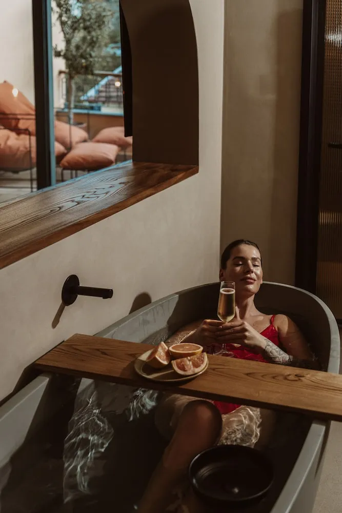 Deluxe Bathtub Room