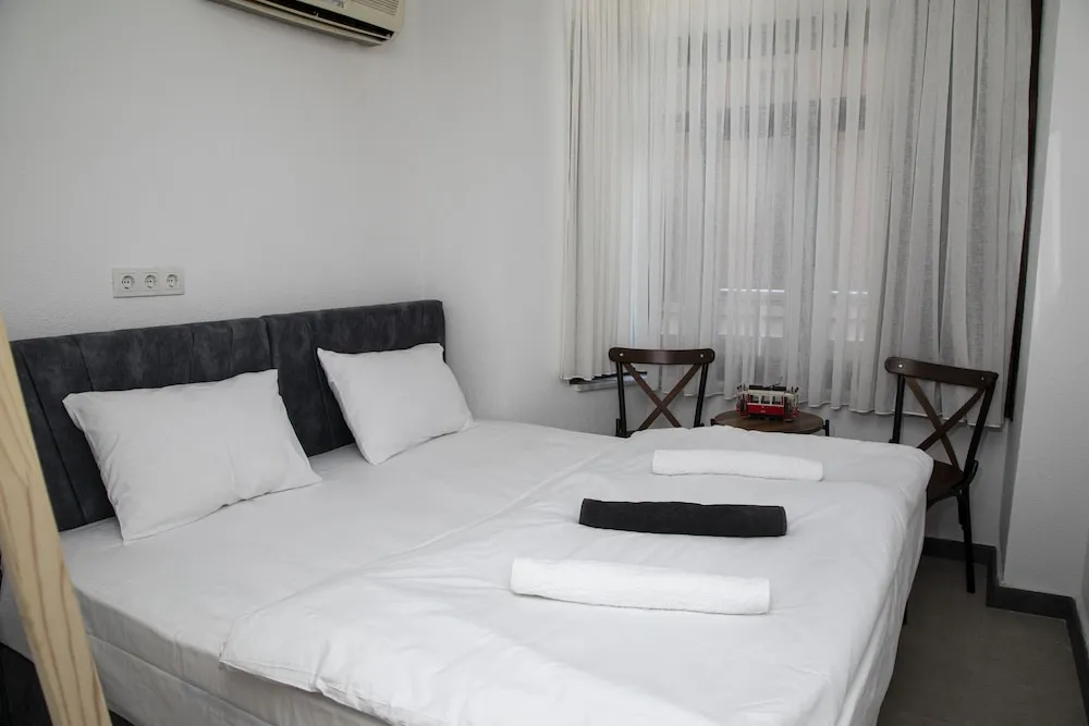 Basic Tek Büyük Yataklı Oda