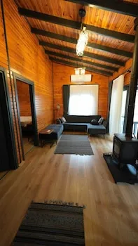 Sapanca Dereboyu Konakları