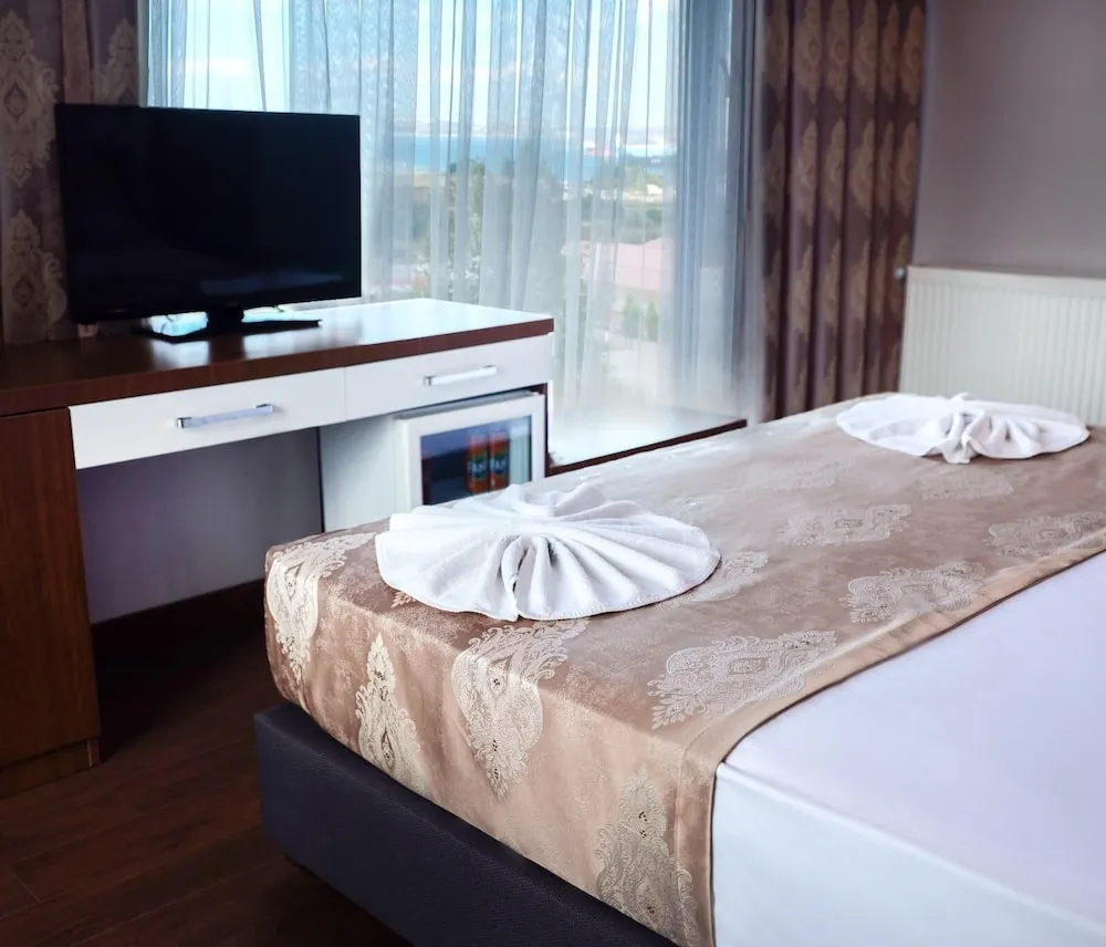 Standard Oda, Balkon, Kısmi Deniz Manzaralı
