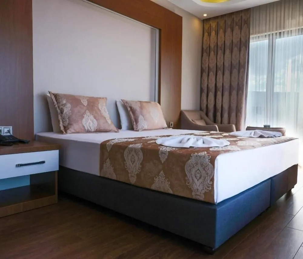 Standard Oda, Balkon, Bahçe Manzaralı