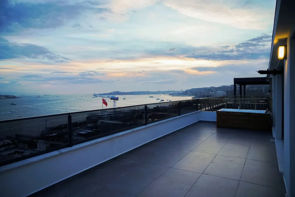 Luxury Çatı Katı Süiti (Penthouse)
