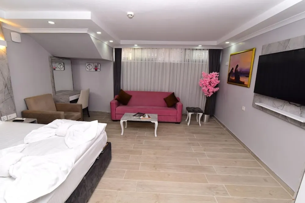 Deluxe Double Room (2 Adults + 1 Child -Basement Floor)