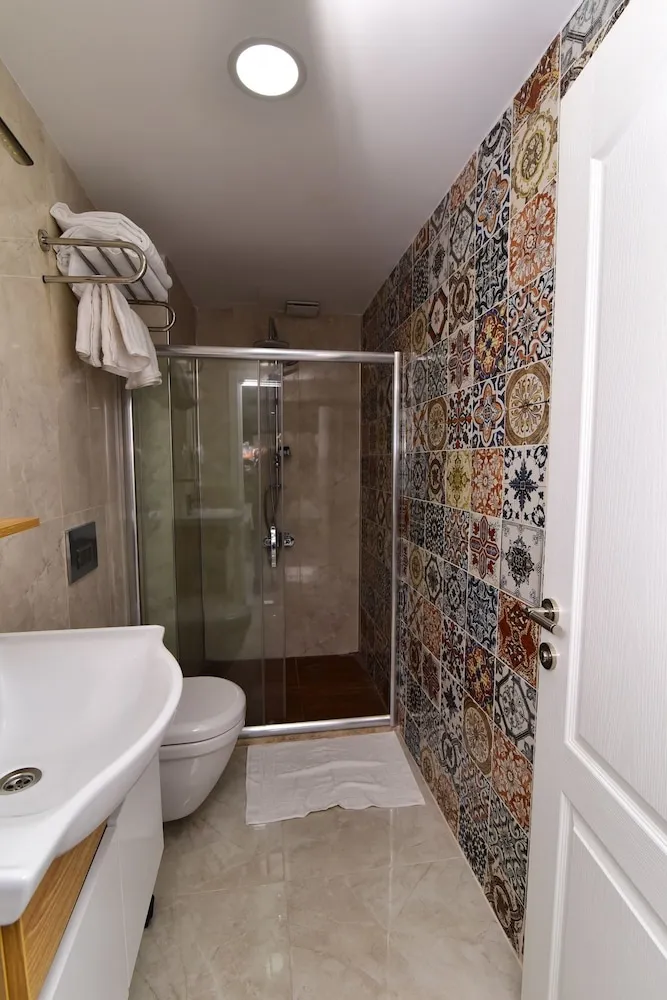 Deluxe Tek Büyük Yataklı Oda, Bahçe Manzaralı