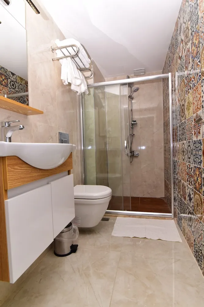 Deluxe Tek Büyük Yataklı Oda, Bahçe Manzaralı