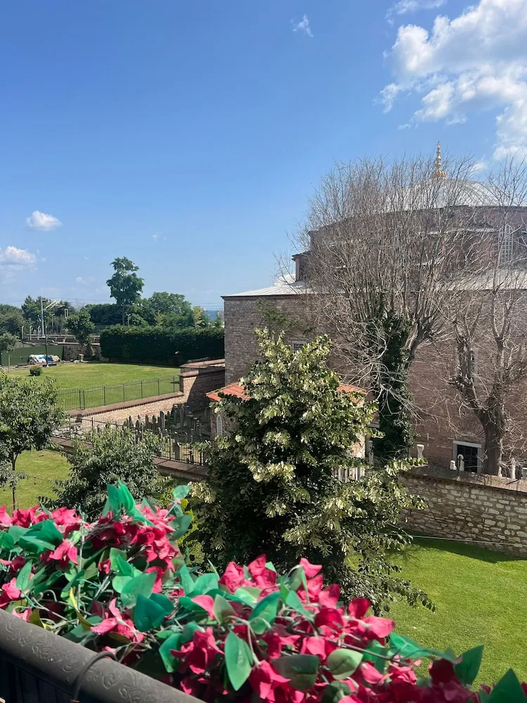 Deluxe Tek Büyük Yataklı Oda, Bahçe Manzaralı