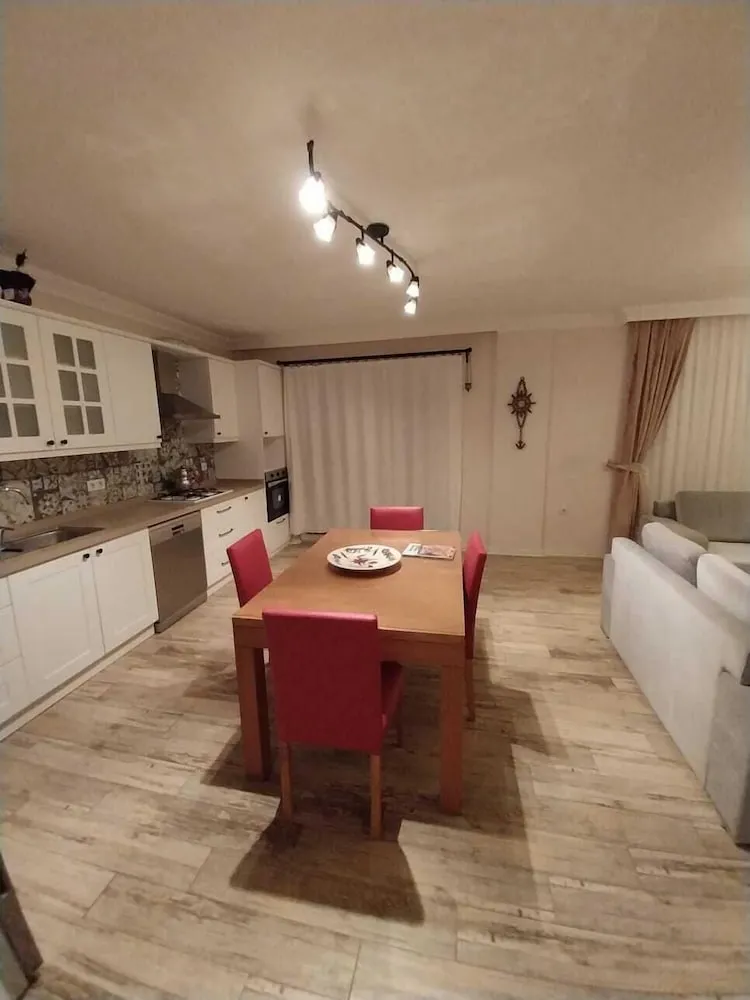 Family Apart Daire, Dağ Manzaralı