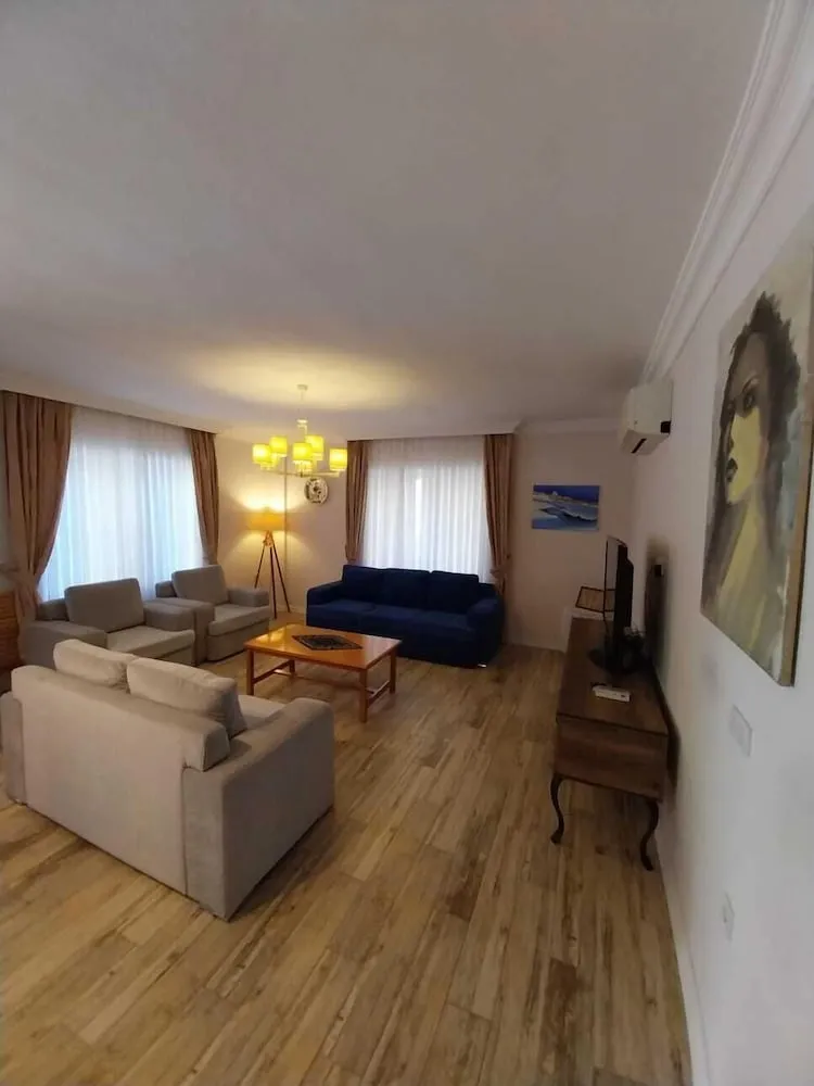 Family Apart Daire, Dağ Manzaralı