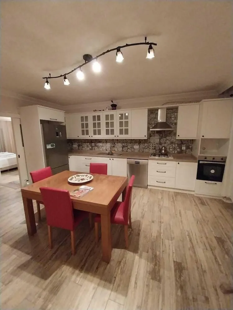 Family Apart Daire, Dağ Manzaralı