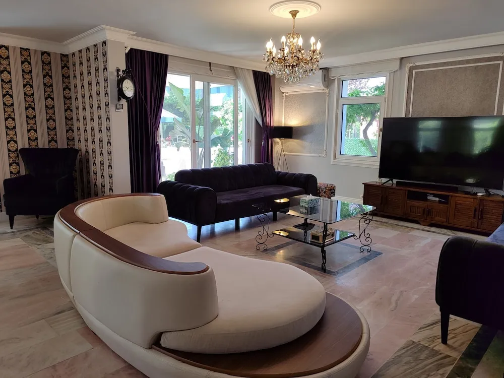 Comfort Tek Büyük Yataklı Oda, Havuz Manzaralı