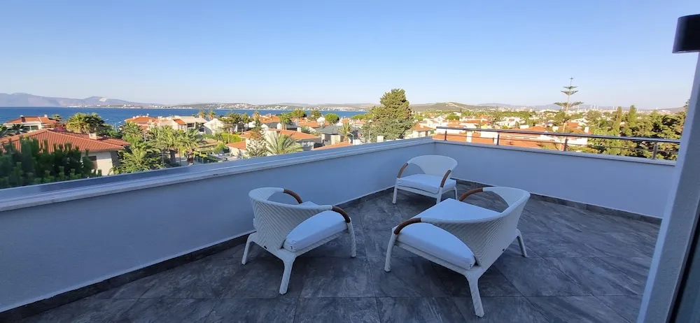 Terrace Suit 1