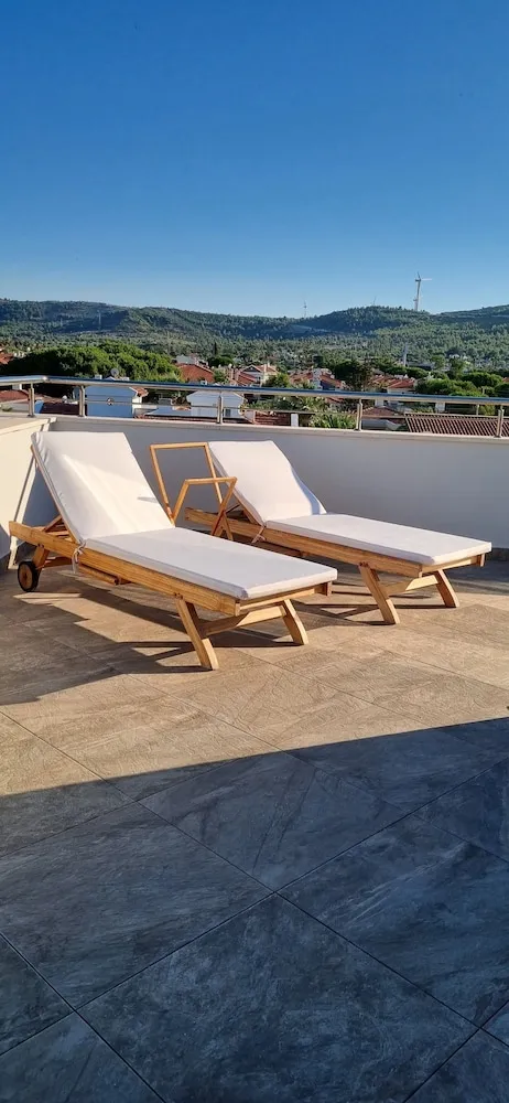 Terrace Suit 1