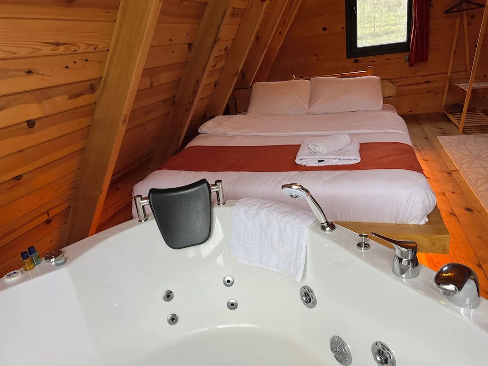 Deluxe Bungalov, Tepe Manzaralı