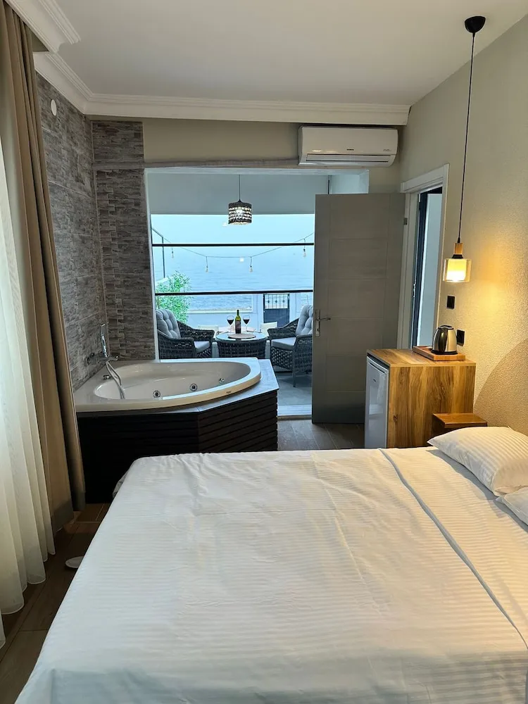Deluxe Oda, Balkon, Deniz Manzaralı