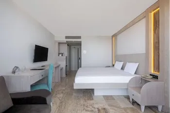 Sunrise Queen Luxury Hotel