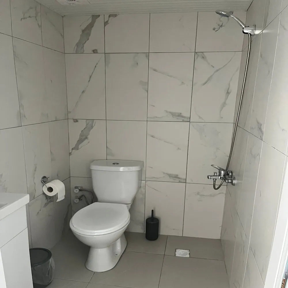 Basic Tek Büyük veya İki Ayrı Yataklı Oda