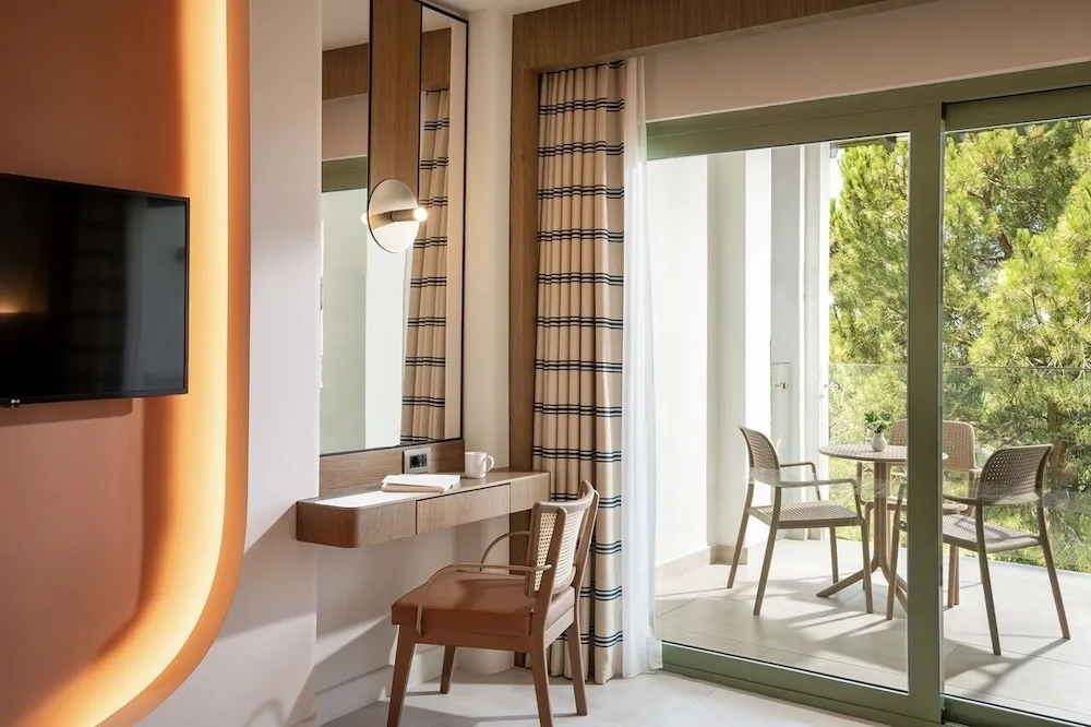 Deluxe Family Room Side Sea View