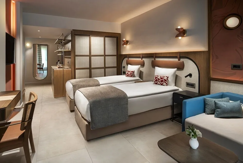 Deluxe Family Room Side Sea View