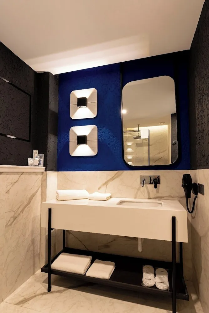 Luxury Tek Büyük veya İki Ayrı Yataklı Oda, Balkon, Şehir Manzaralı