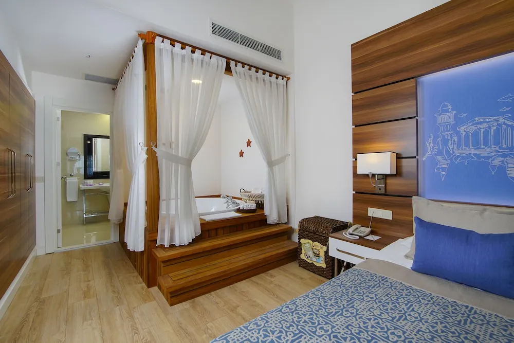 Jacuzzi Suite