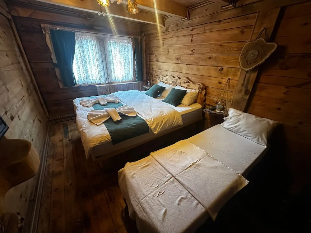 Classic Üç Kişilik Oda, Nehir Manzaralı
