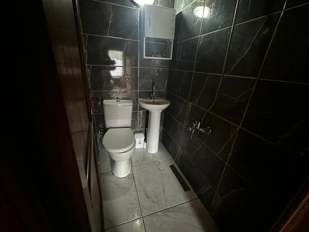 Basic Üç Kişilik Oda, Nehir Manzaralı