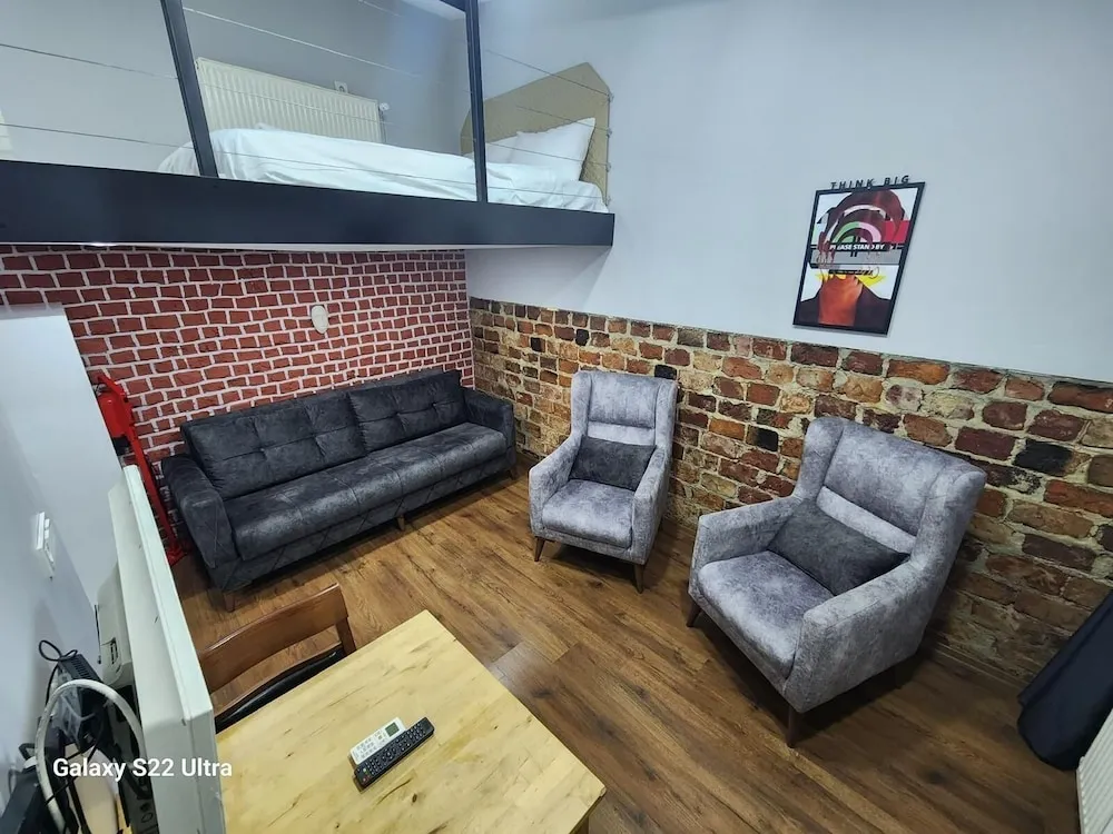 Üç Kişilik Oda, Şehir Manzaralı