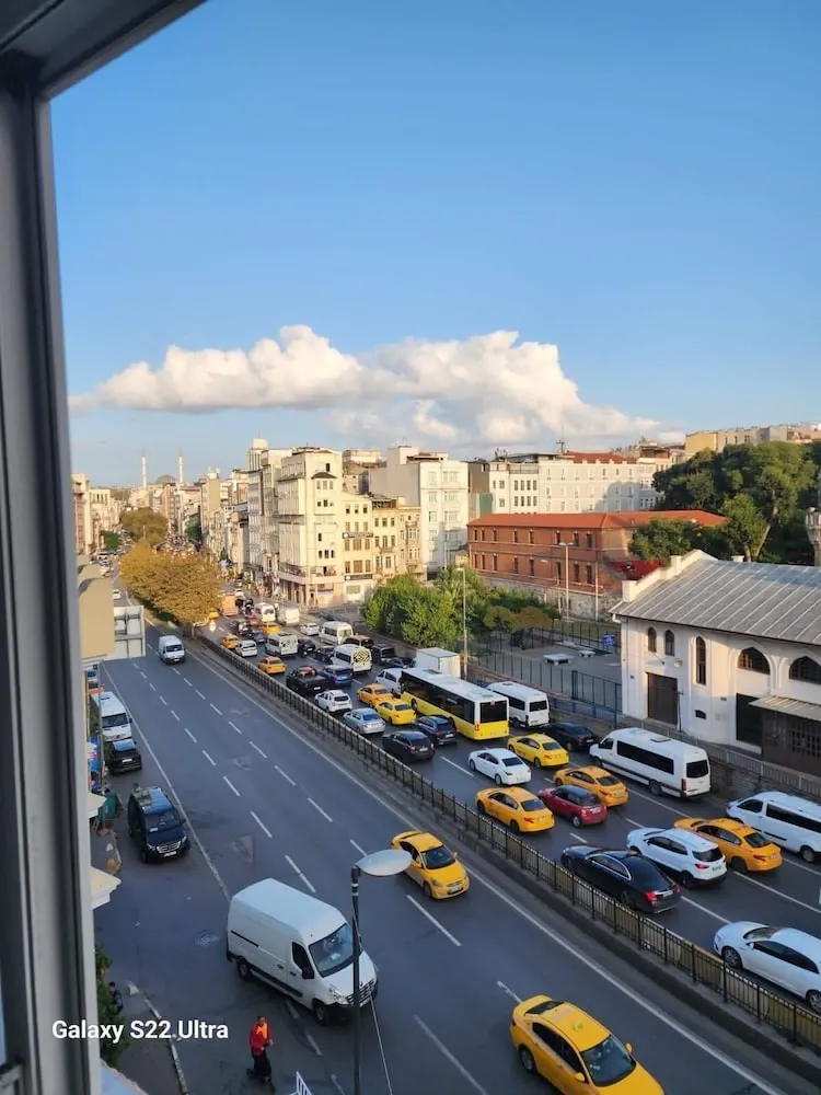 Üç Kişilik Oda, Şehir Manzaralı