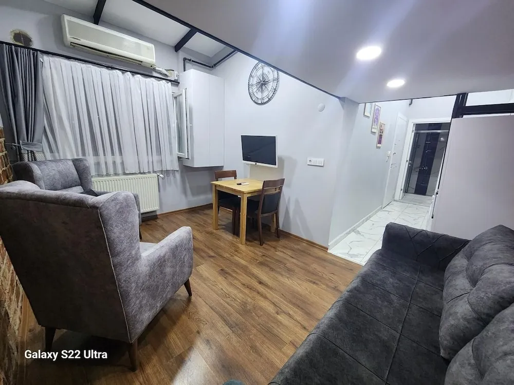 Üç Kişilik Oda, Şehir Manzaralı