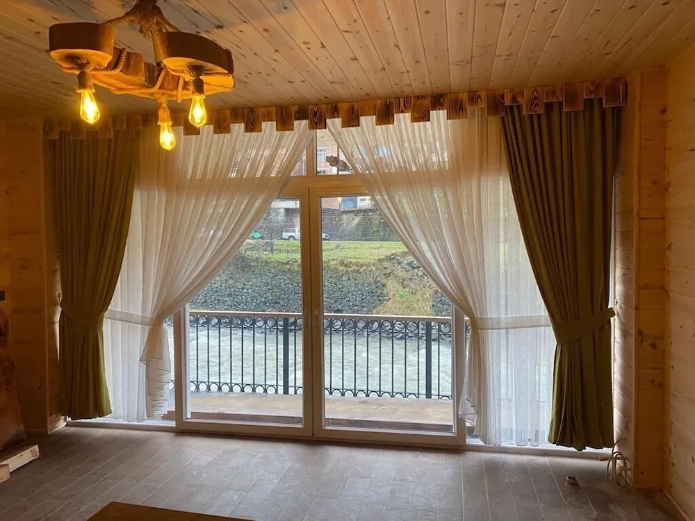 Büyük Yataklı Tek Kişilik Oda, Balkon, Nehir Manzaralı