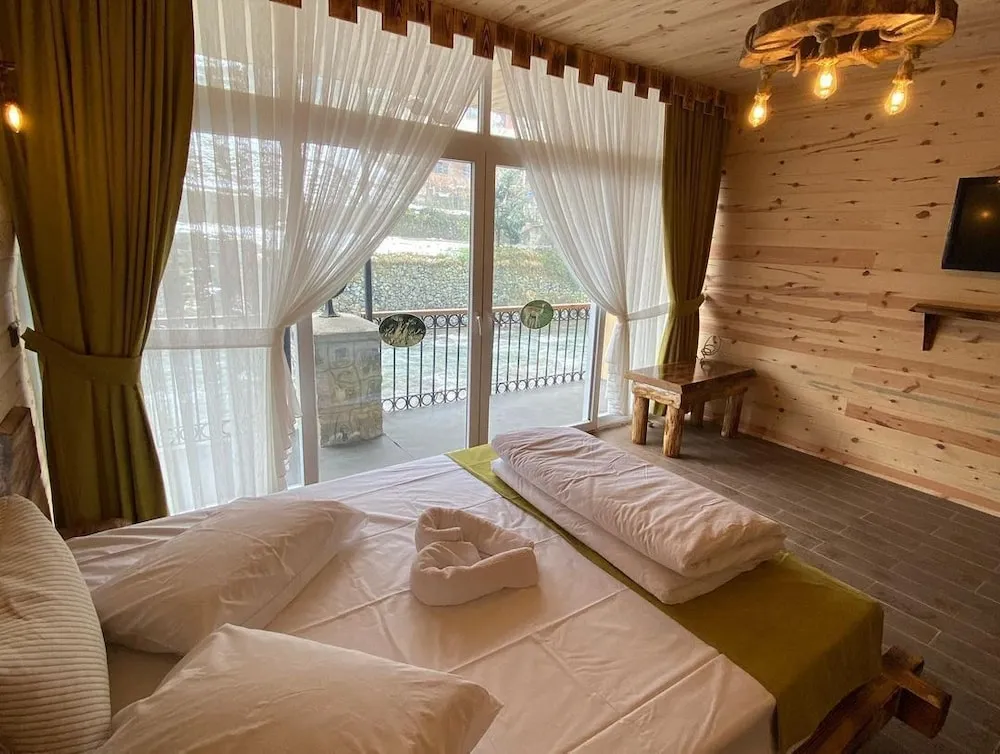 Büyük Yataklı Tek Kişilik Oda, Balkon, Nehir Manzaralı