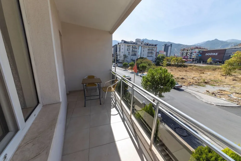 Tek Büyük Yataklı Oda, Balkon, Şehir Manzaralı