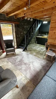 Küçük Göl Köyü