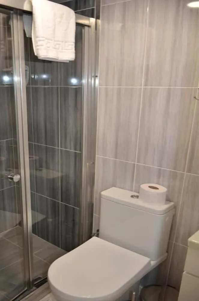 Basic Tek Büyük Yataklı Oda