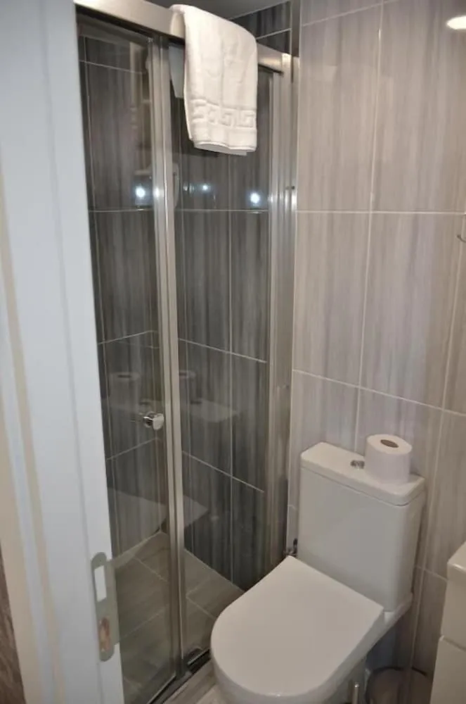 Basic Tek Büyük Yataklı Oda