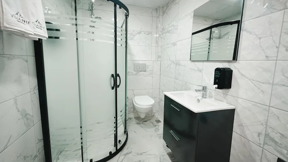 Deluxe Tek Büyük Yataklı Oda, Balkon, Dağ Manzaralı