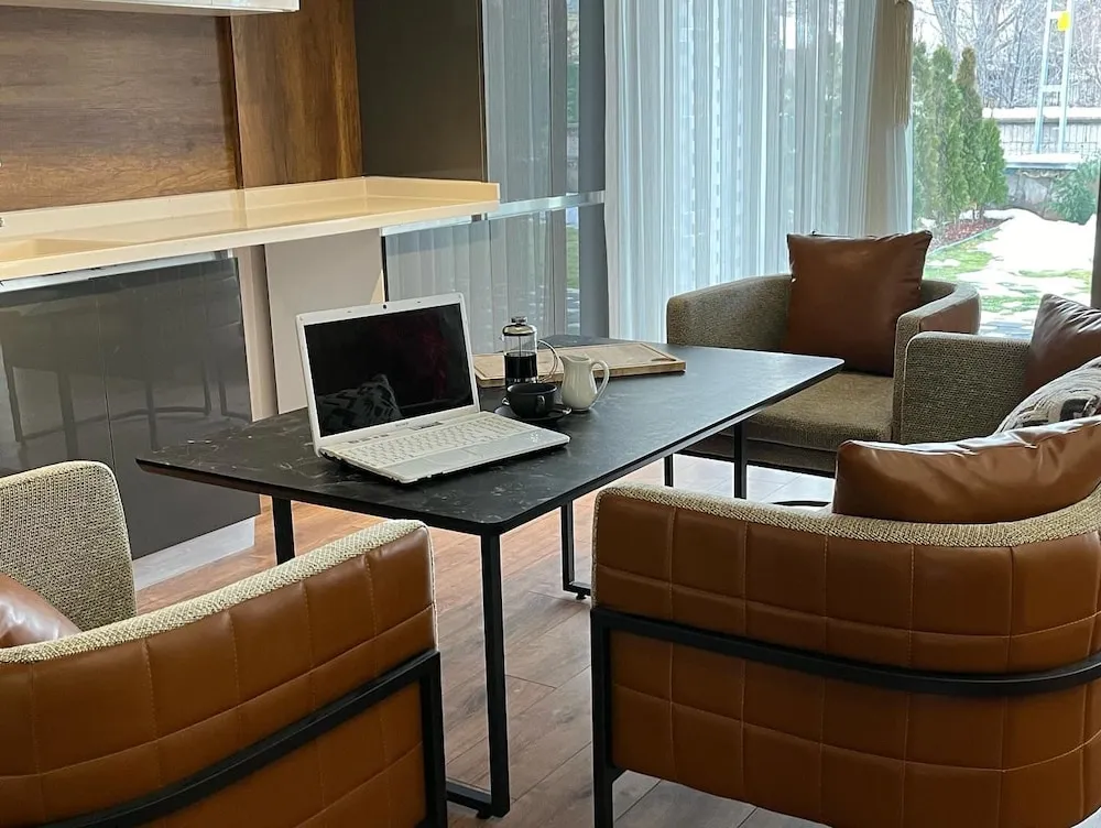 Deluxe Tek Büyük Yataklı Oda, Balkon, Dağ Manzaralı