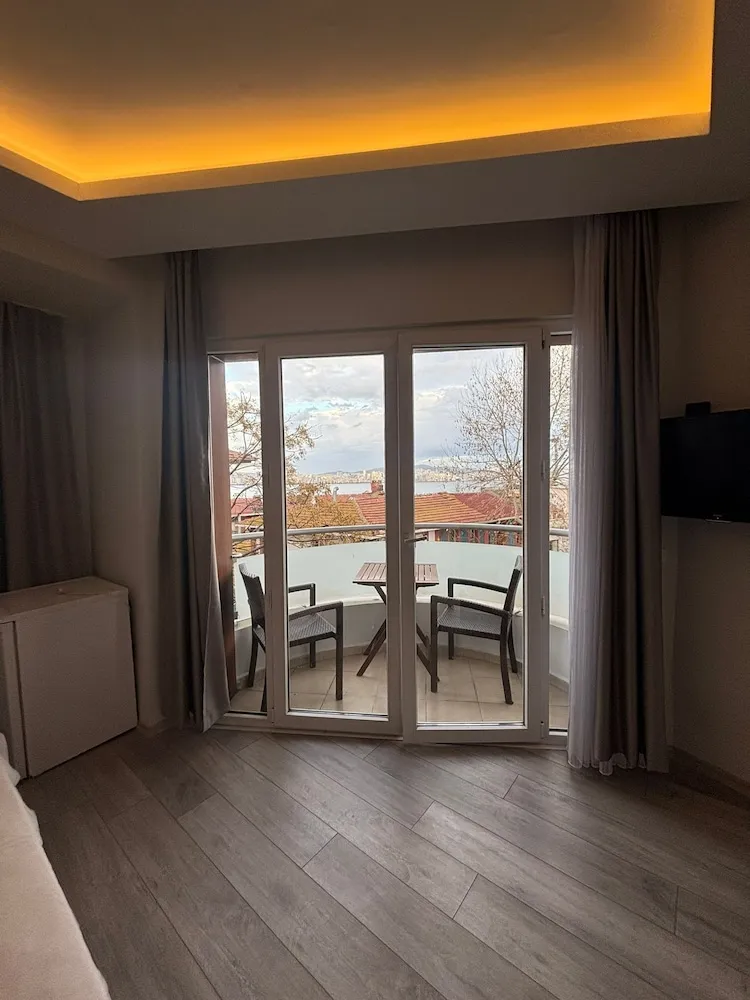 Deluxe Tek Büyük Yataklı Oda, Balkon, Deniz Manzaralı