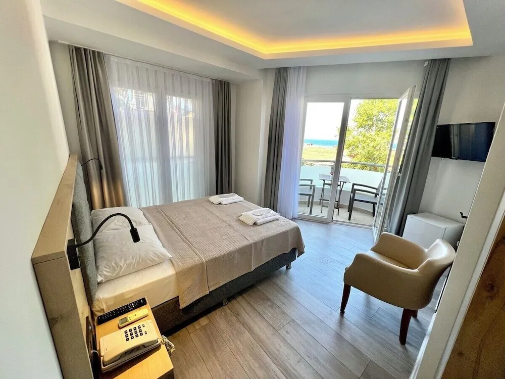 Deluxe Tek Büyük Yataklı Oda, Balkon, Deniz Manzaralı