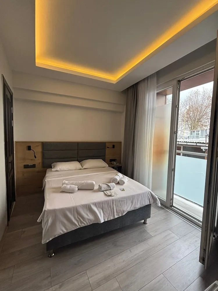 Standard Tek Büyük Yataklı Oda, Balkon, Şehir Manzaralı