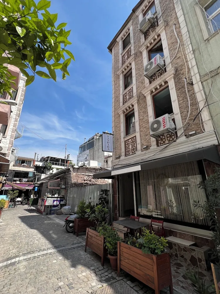 Konaklama yerinin ön cephesi