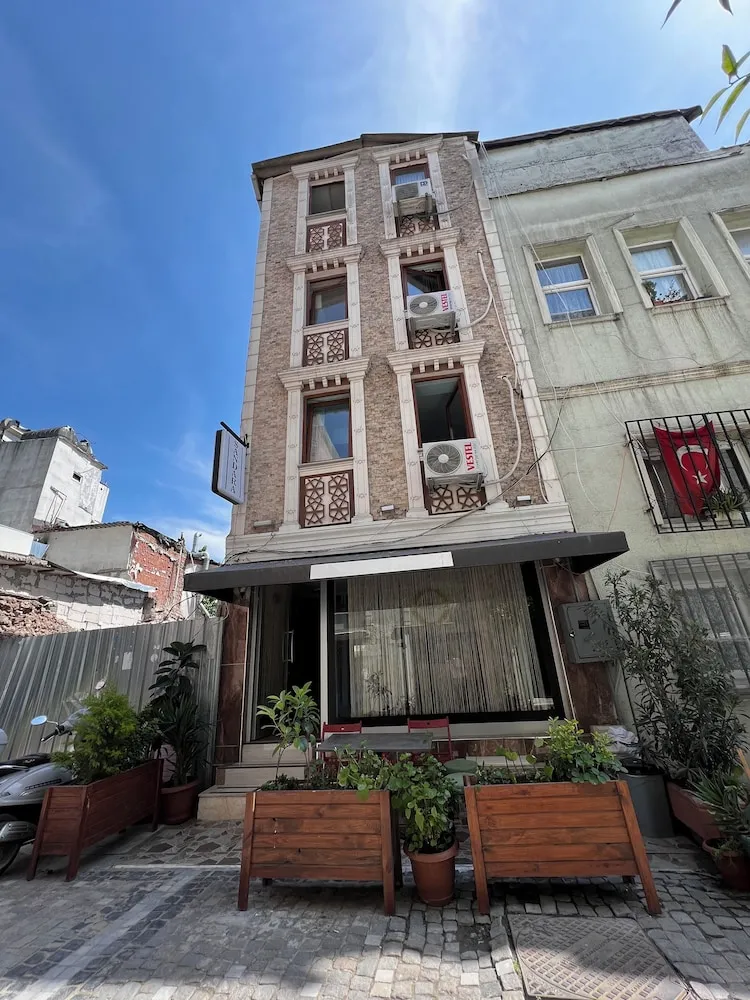 Konaklama yerinin ön cephesi