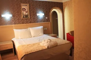 Royal Carine Hotel