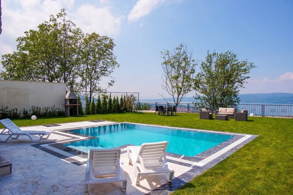 Deluxe Villa, 1 Çift Kişilik Yatak ve Çekyat, Kişiye Özel Havuzlu, Göl Manzaralı