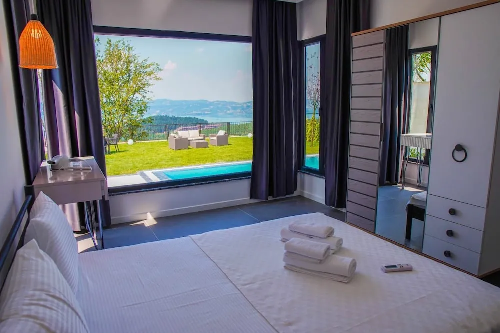 Deluxe Villa, Kişiye Özel Havuzlu, Göl Manzaralı