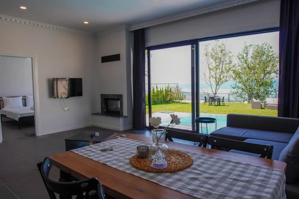 Deluxe Villa, Kişiye Özel Havuzlu, Göl Manzaralı