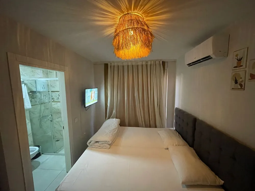 Comfort Büyük Yataklı Tek Kişilik Oda, Balkon, Tepe Manzaralı